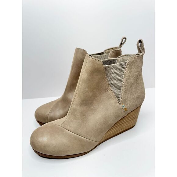 TOMS Wedge Booties Size 9 Tan Leather Upper Pull On Style Elastic Gore Insets - Picture 2 of 9
